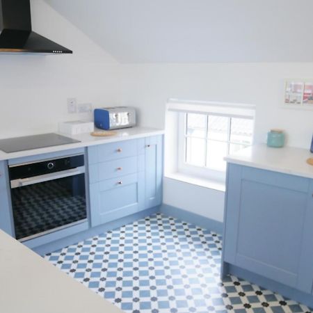 Sunset View, 2 Bedrooms In The Heart Of Holt With Parking Exterior foto