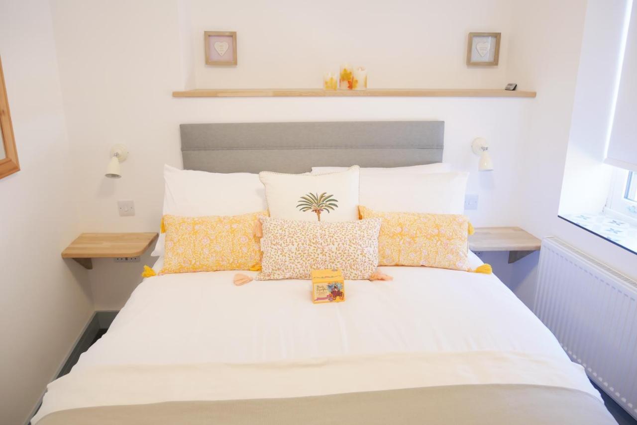 Sunset View, 2 Bedrooms In The Heart Of Holt With Parking Exterior foto