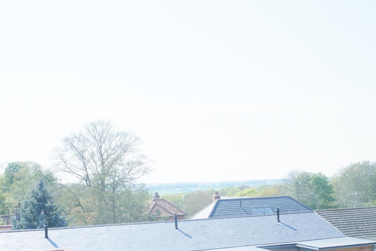 Sunset View, 2 Bedrooms In The Heart Of Holt With Parking Exterior foto