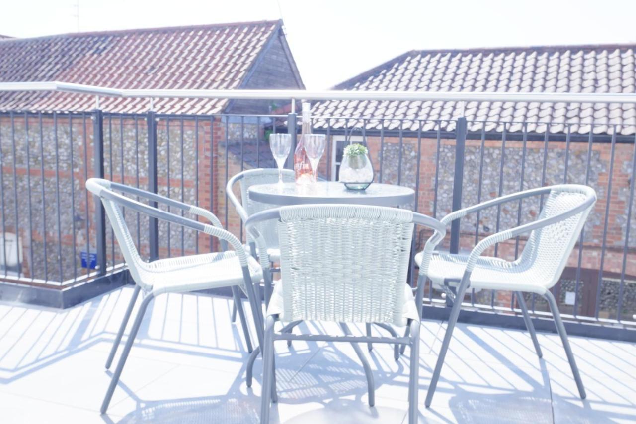 Sunset View, 2 Bedrooms In The Heart Of Holt With Parking Exterior foto